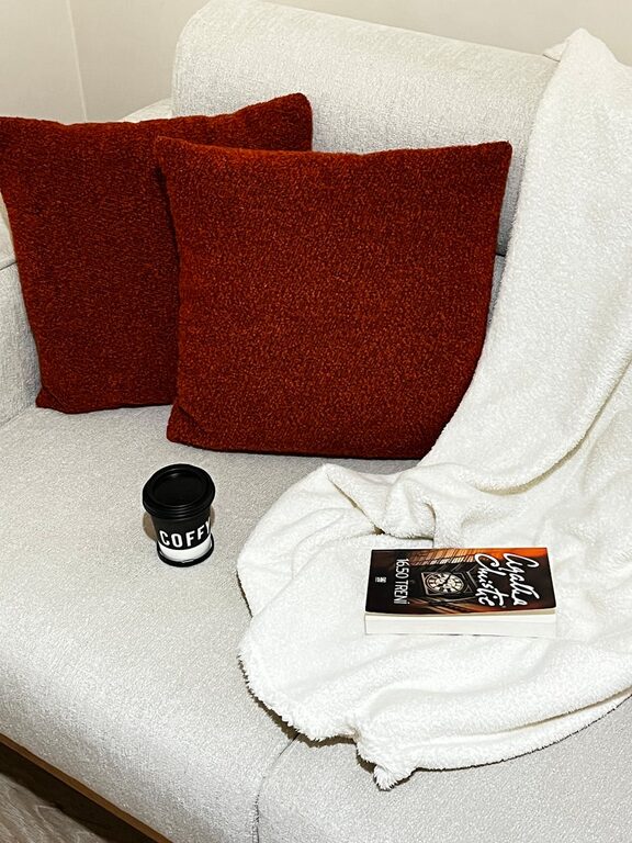 Creating a Cosy Reading Nook: Tips for Your Perfect Home Retreat